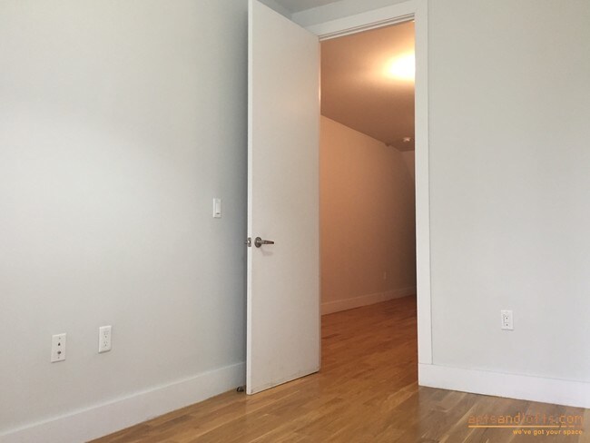 Building Photo - 133 Patchen Ave