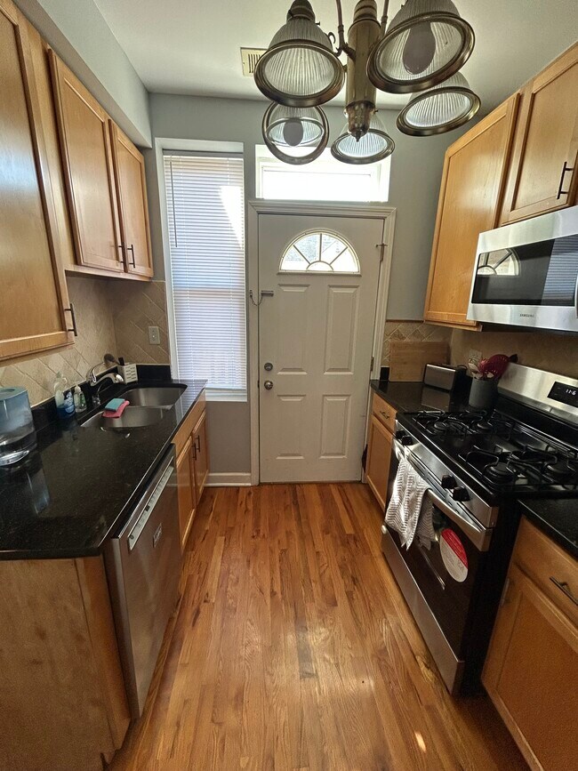 Building Photo - 2253 West Rosemont-3