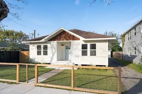 Primary Photo - 6619 Sherman St