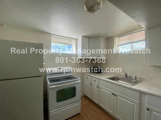 Foto del edificio - Come See this 2 bedroom 1 bath basement apartment in Salt Lake City With $500 Off First Month Rent1!