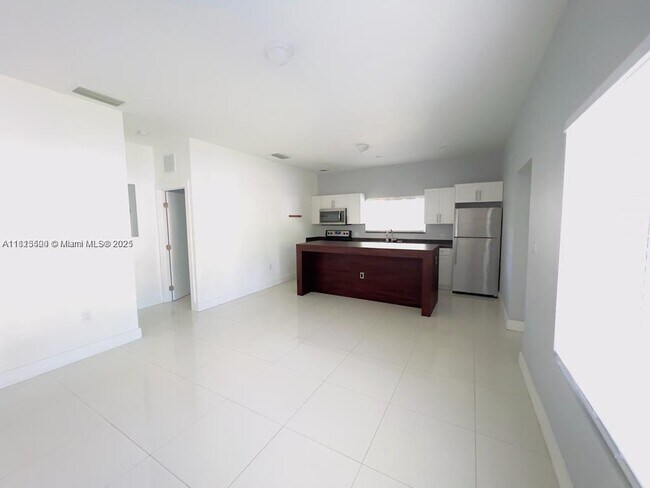 Foto del edificio - 9634 NW 2nd Ave