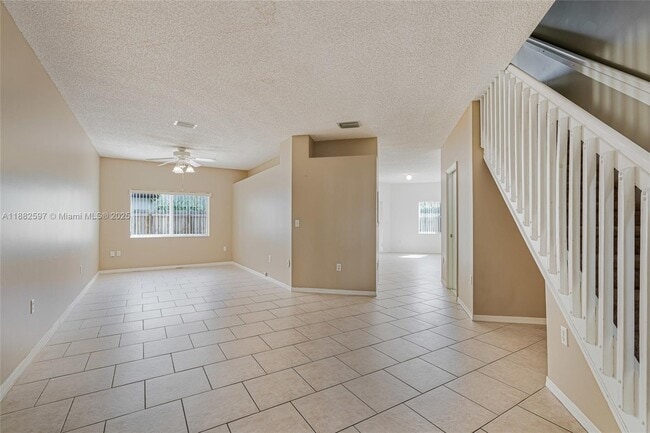 Building Photo - 2319 SE 24th Ave