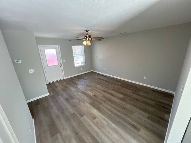 Building Photo - 301 W 7th St