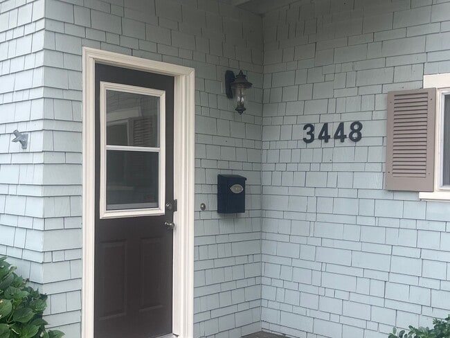 Building Photo - Multnomah Village 2 bedroom cottage delight