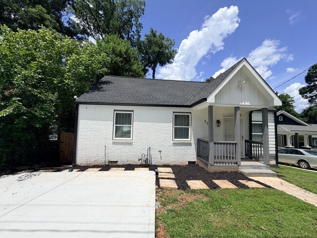 Photo - 1104 Oak Knoll Terrace SE House