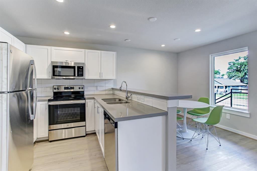 Foto principal - 645 E 11th 1/2 St