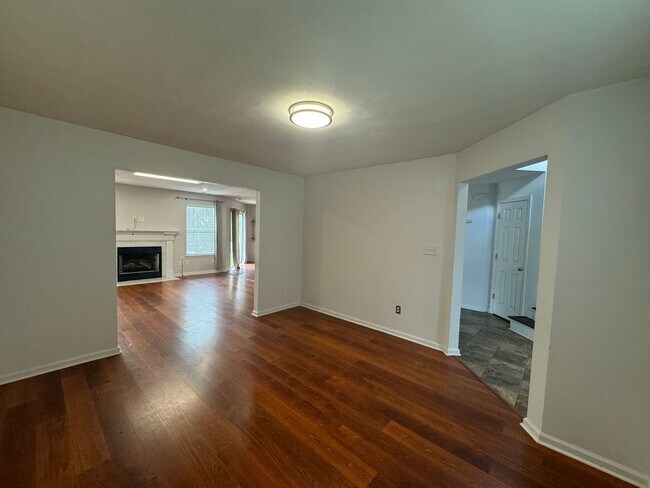 Foto del edificio - Welcome to this spacious home in sought af...
