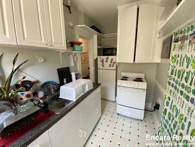 Building Photo - 56 Park St