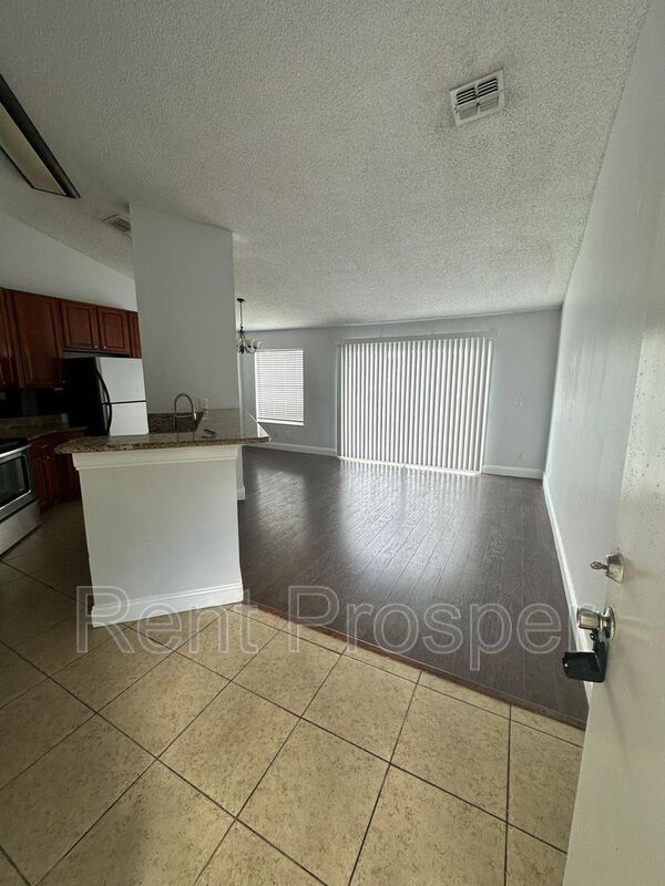 Building Photo - 2544 Woodgate Blvd
