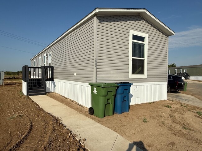 Building Photo - 133 Ponderosa Way