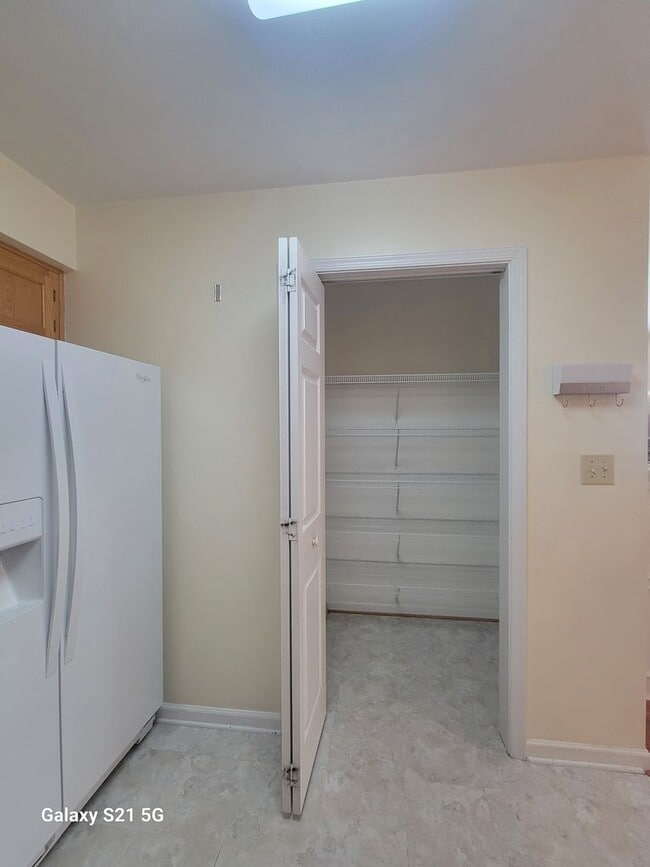 Building Photo - 3 bedroom, 2 bathroom townhouse in Western Branch