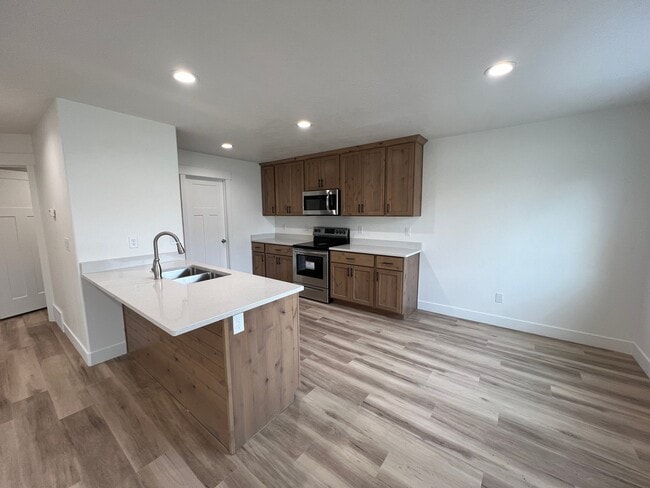 Building Photo - 447 E 625 S