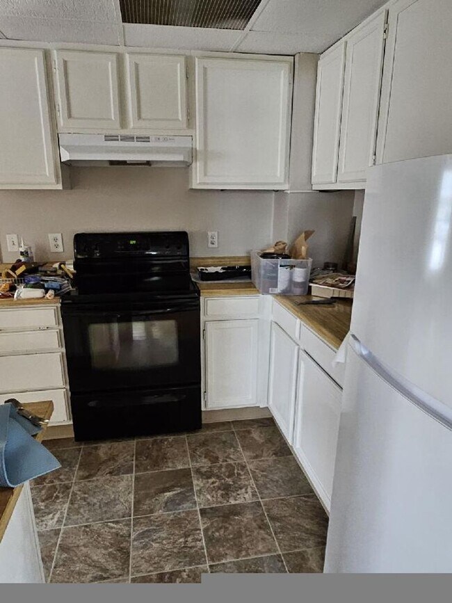 Building Photo - Quaint 4 bedroom/ 1 1/2 Bath