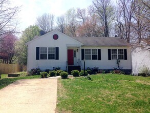 Building Photo - 15 Oak Rd