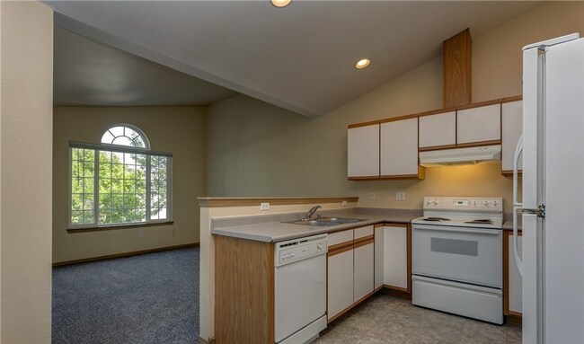 Building Photo - Spacious 4-Bedroom Duplex for Rent!