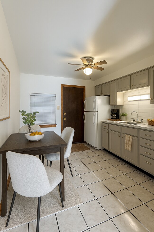 Foto del edificio - 3838 w 124th St