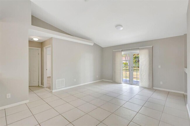 Building Photo - 665 NE Horizon Ln