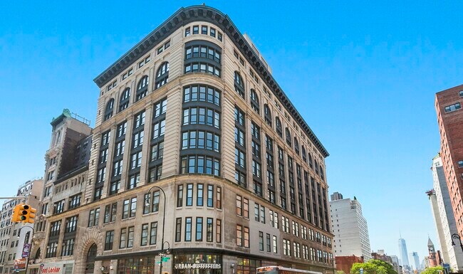 Foto del edificio - 65 W 13th St