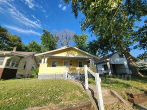 Building Photo - 1419 S 11th 1/2 St