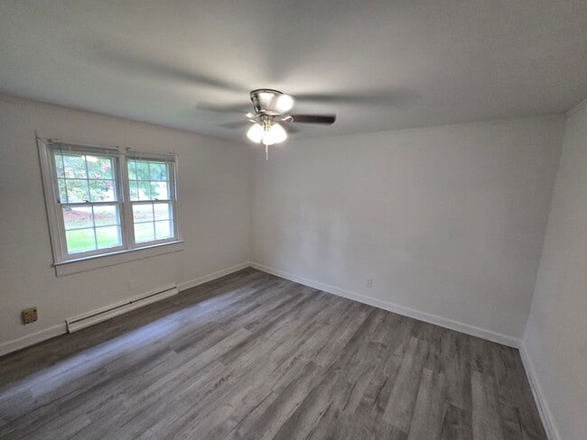 Building Photo - 4 bedroom house in Hopewell