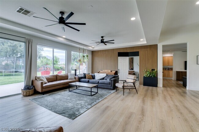 Foto del edificio - 7210 Shallowford Ave
