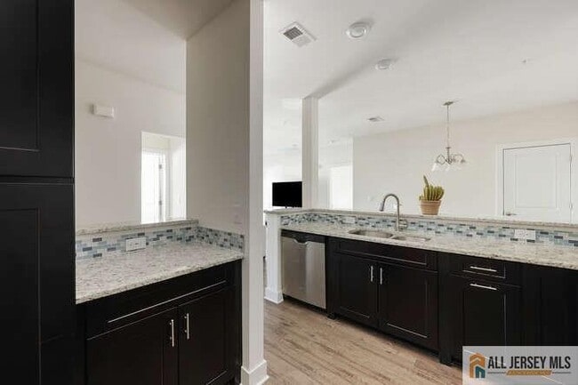 Foto del edificio - 421 Tavern Rd