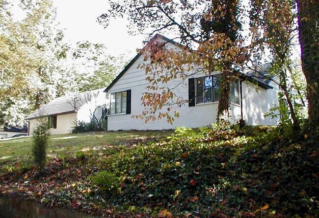 Building Photo - 3408 Timberlake Dr SW
