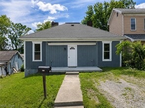 Building Photo - 118 Spring Ave
