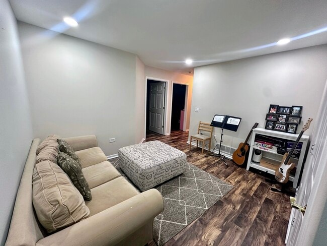 Building Photo - 3169 Saganashkee Ln