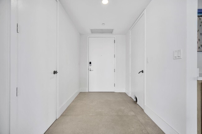 Building Photo - 612 Bayshore Dr