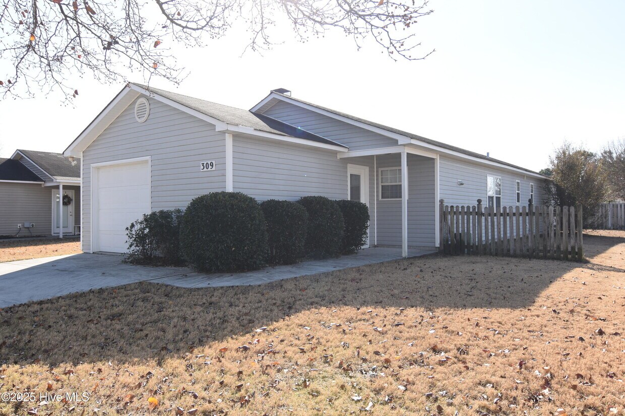 Foto principal - 309 Bridgeton Ct
