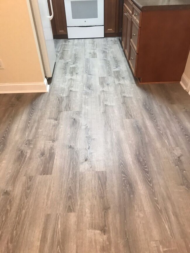 Foto del edificio - 323 Laurel Oak Ln