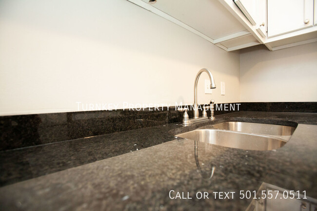 Building Photo - Updated 1 bedroom apartment