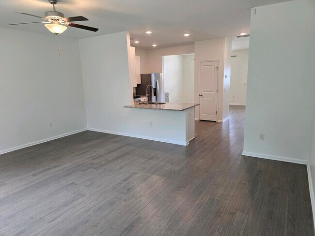 Foto del edificio - Charming 3-Bedroom Home with Community Poo...