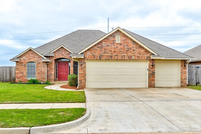 Building Photo - East Mustang Close to Will Rogers and Amazon