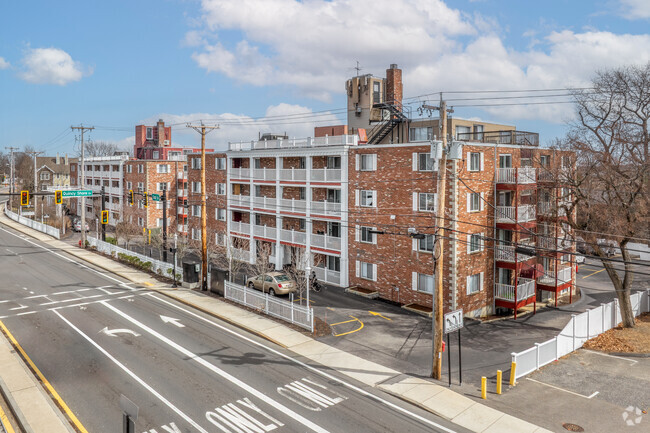 Building Photo - Towne House Apartments