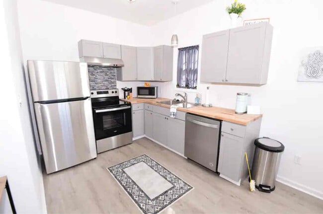 Foto del edificio - 1656 Silver St