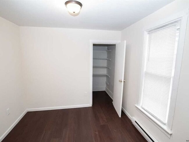 Foto del edificio - 3 Bedroom Single Family Home in Gloversville