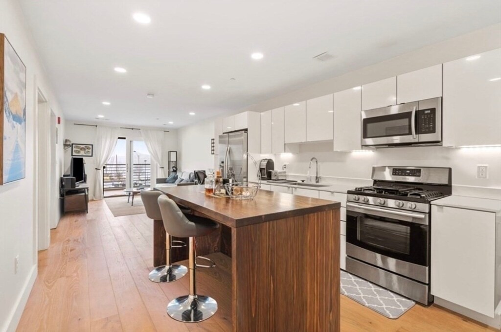 Primary Photo - 250 Meridian St