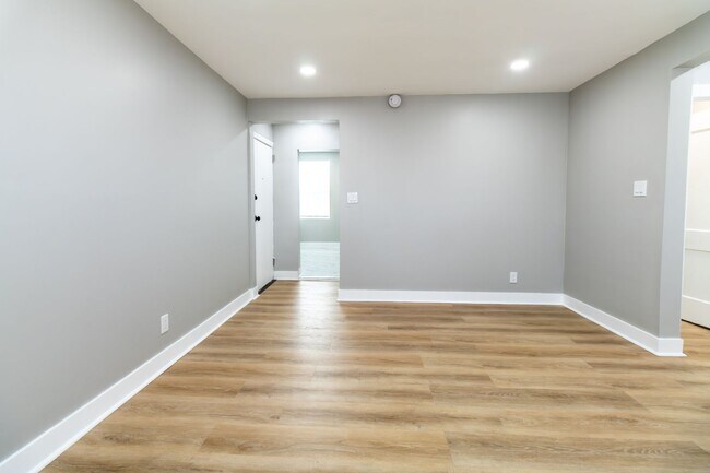 Foto del edificio - 5548 Woodland Ave