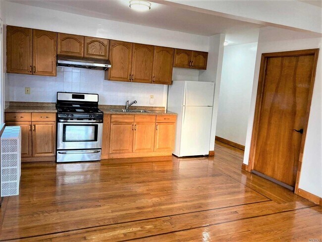 Building Photo - 52-15-5273 73rd St