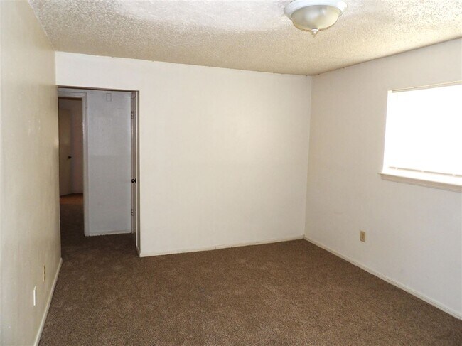 Foto del edificio - 6405 NW Oak Ave