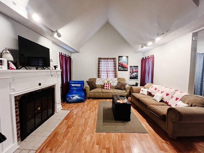 Building Photo - Wood Flooring
