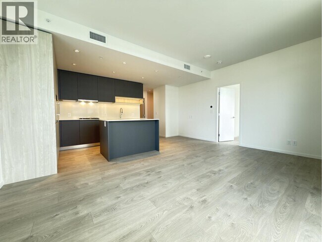 Photo du bâtiment - 6600-6600 Minoru Blvd