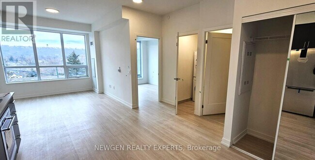 Photo du bâtiment - 415-415 Main St W