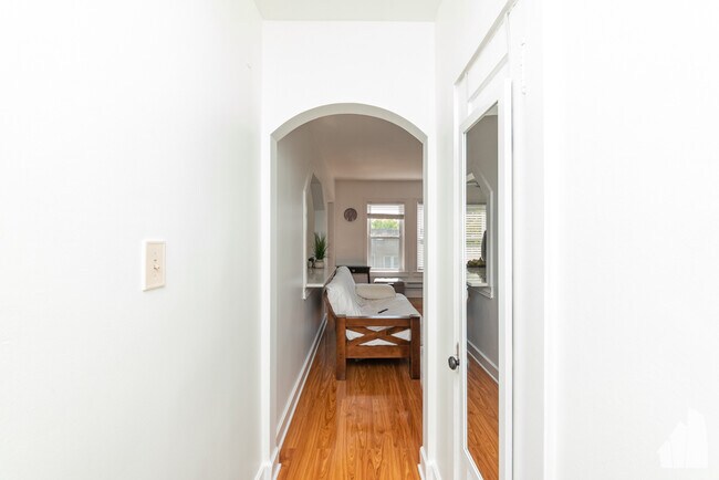 Foto del edificio - 846 W Ainslie St
