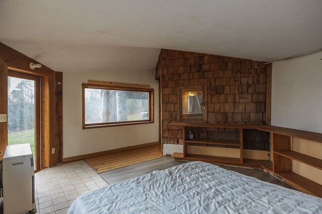 Building Photo - Cozy 2 Bedroom, 1 Bath, With a great Locat...