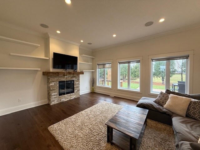 Photo du bâtiment - Stunning 4-Bedroom Executive Home for Rent in North London. AVAIL JULY 1