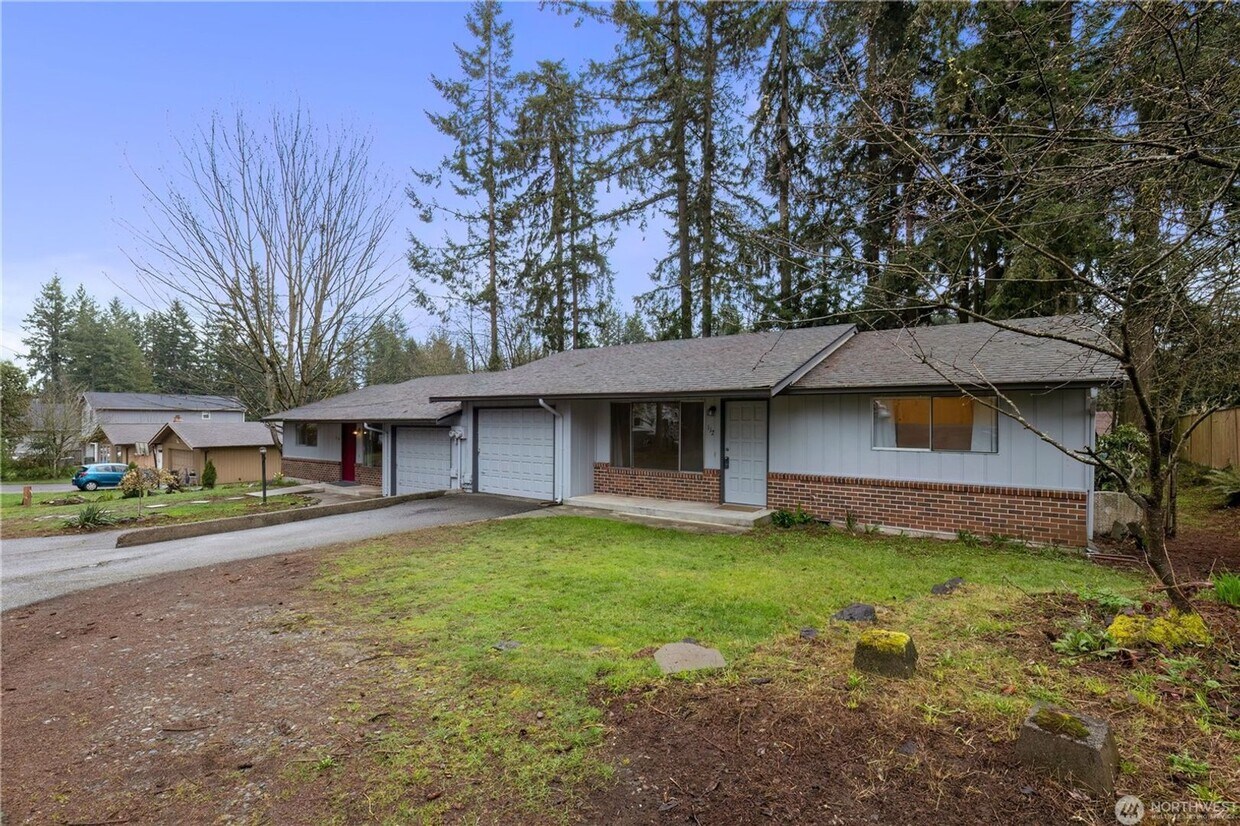 Primary Photo - 110-112 Alpha Lane