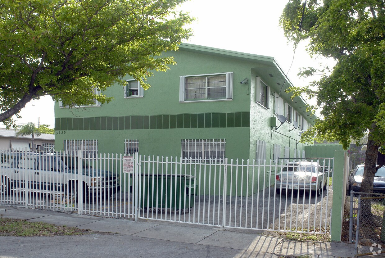 Building Photo - 3729 NW 22nd Ct